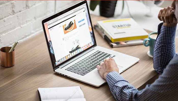 تماشای تلویزیون و وبگردی